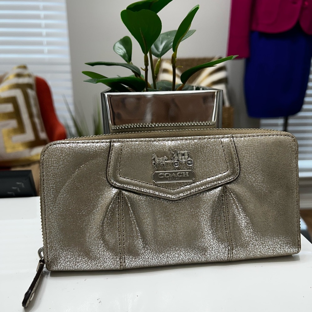 COACH NWT $250 Metalic Gold Leather Wallet